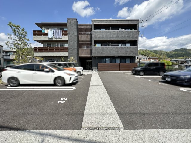 BEREO HAREの駐車場