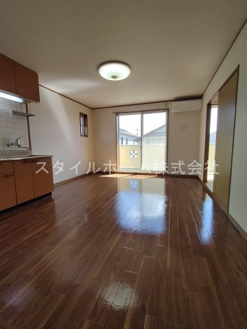 レガーロ寿里Bの居間・リビング