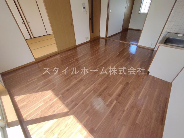 レガーロ寿里Bの居間・リビング