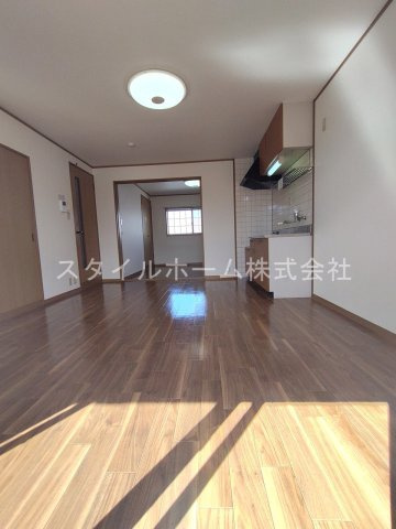 レガーロ寿里Bの居間・リビング