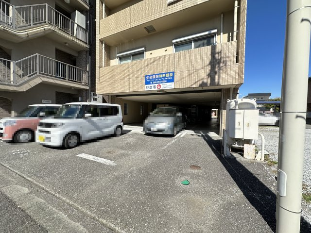 M・ルーウェ新本町の駐車場