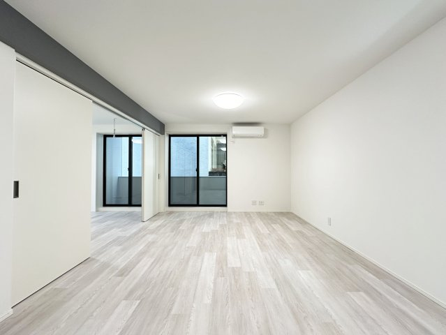 Proud秦南の居間・リビング