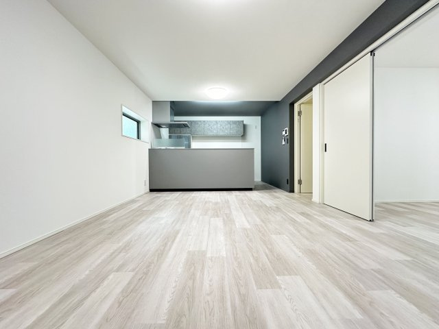 Proud秦南の居間・リビング