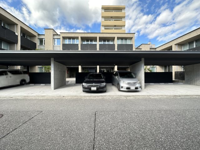 RETOROWAの駐車場