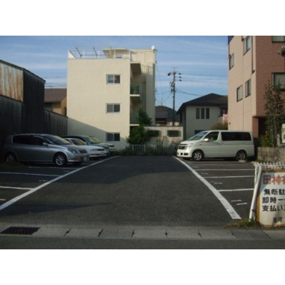 岐阜市田神の駐車場の外観