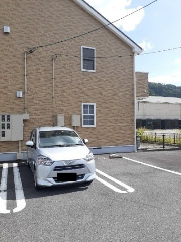 リヴィエ－ルひのかわＤの駐車場