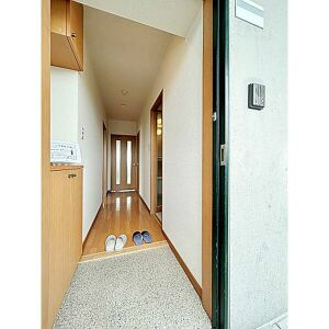 レージュ栄の玄関