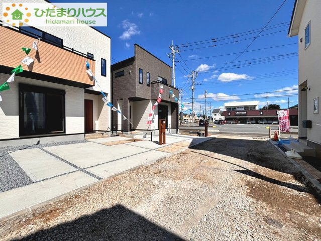 上尾市小泉8丁目　新築戸建　いろどりアイタウン　02の前面道路含む現地写真