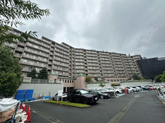【外観】 | 小田急線「新百合ヶ丘」駅まで徒歩7分！鉄筋コンクリートの10階建てマンションです♪通勤通学はもちろん、お買い物やお出かけにもGood☆