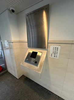 【エントランス】 | 共用エントランスは不審者の侵入を未然に防ぐオートロック付き！防犯対策充実しています◎
