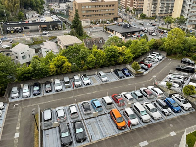 【駐車場】 | 新百合ヶ丘パークハウス三番街 | いつでも目の届く敷地内に駐車場があります♪お車をお持ちのファミリーさんにオススメです☆