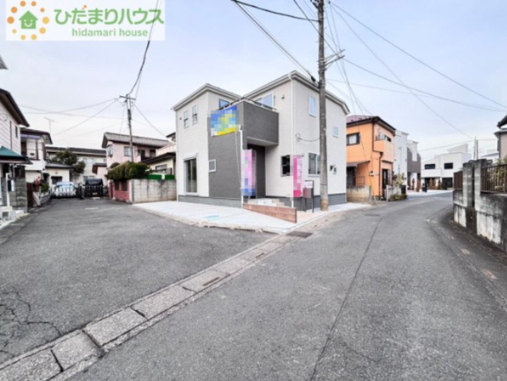 西区佐知川　第2　新築一戸建て　リーブルガーデン　01の前面道路含む現地写真