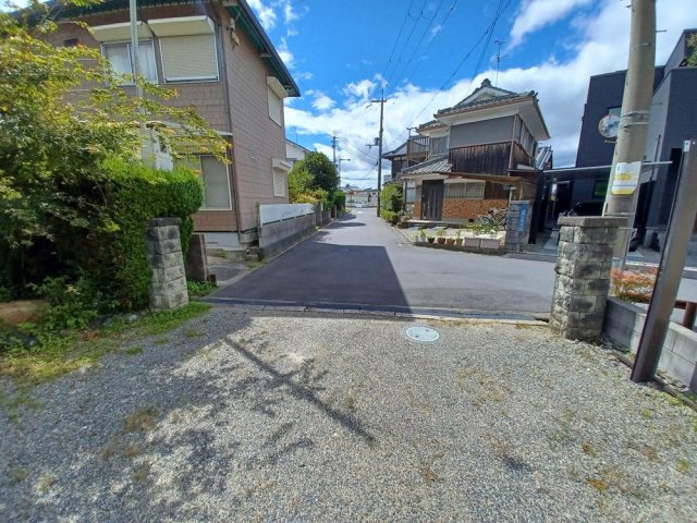 野洲市行畑１丁目　売土地の前面道路含む現地写真