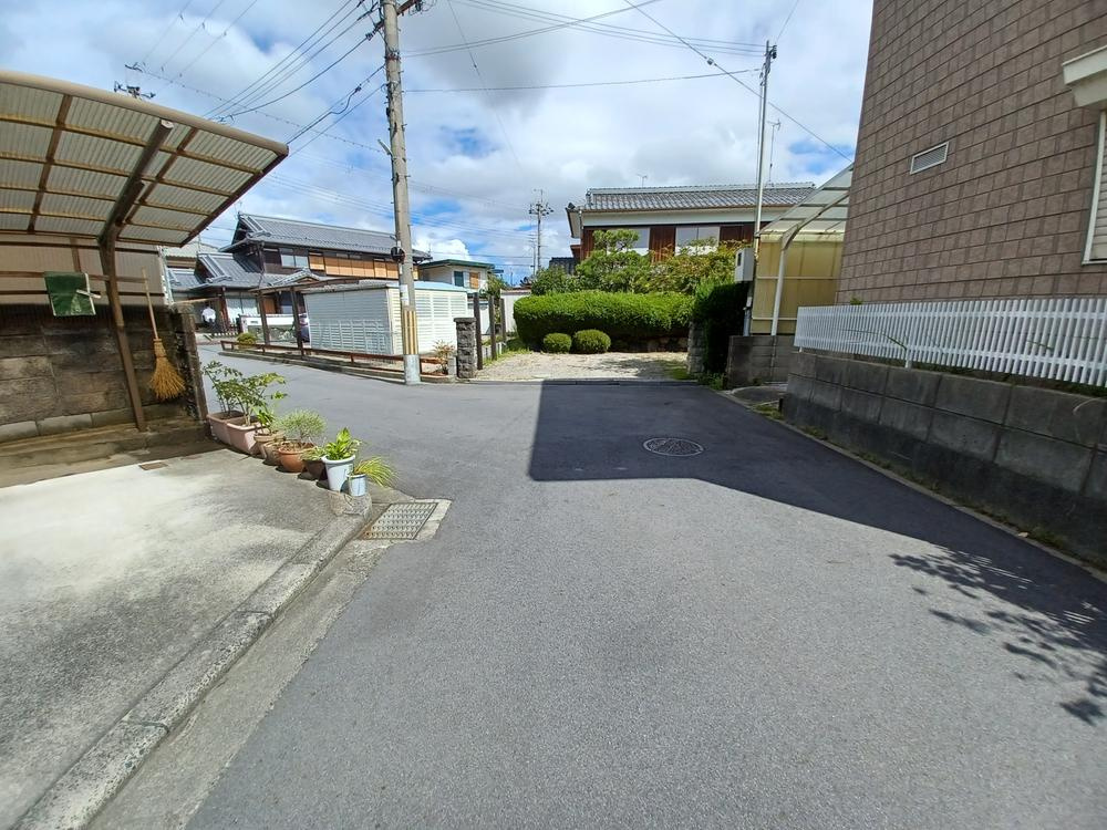 野洲市行畑１丁目　売土地の前面道路含む現地写真