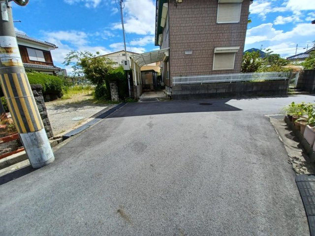 野洲市行畑１丁目　売土地の前面道路含む現地写真