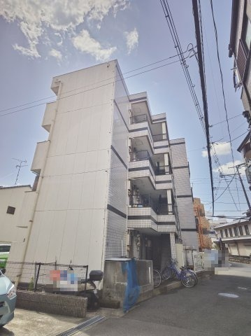 住地八坂マンションの外観