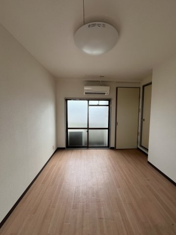 住地八坂マンションの居間・リビング