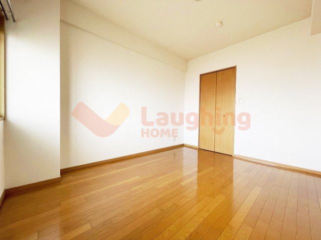 ステラコート弐番館の寝室|落ち着いた色調の寝室です