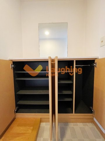 ステラコート弐番館の玄関|収納もある玄関です