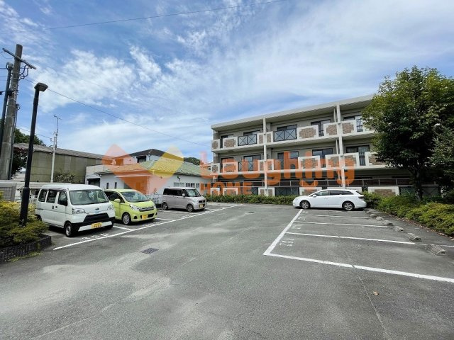 ステラコート弐番館の駐車場