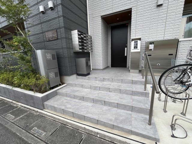 カーサスミレ　トレスのエントランス|落ち着いたエントランスです