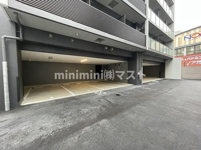 アプリーレ阿波座南の駐車場