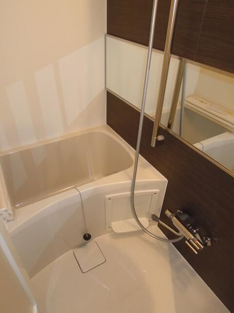 ディアマンテ糀谷の浴室