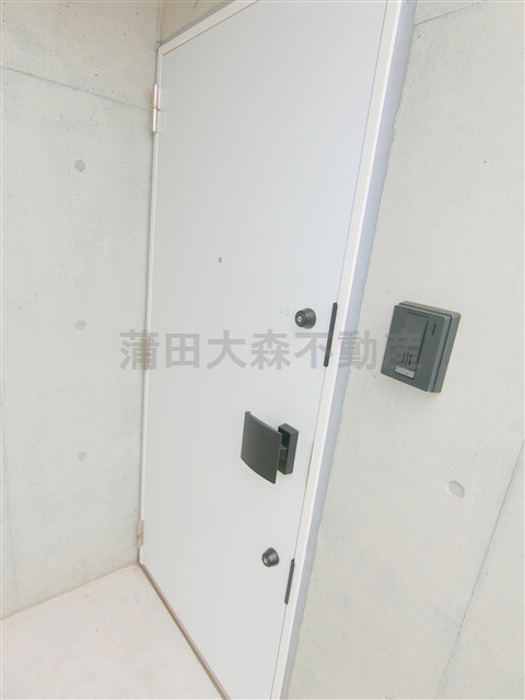 ディアマンテ糀谷の玄関