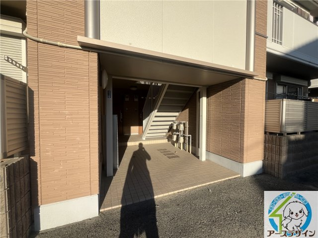 シャーメゾン中尾のエントランス