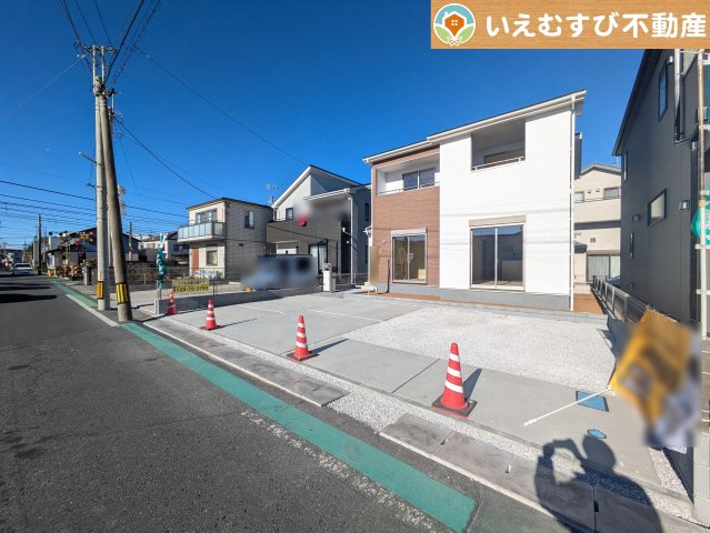 Livele Garden.S　熊谷石原2丁目第2の駐車場|並列3台駐車可能なゆとりのカースペース
複数台車をお持ちでも、お友達が遊びに来てもゆとりの駐車スペース！