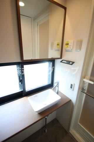 エストゥルース横浜子安の洗面所