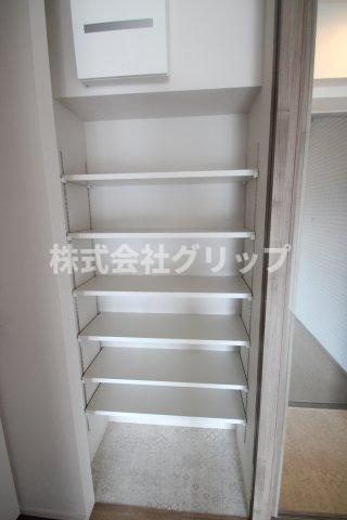 エストゥルース横浜子安の収納