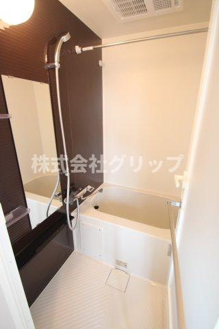 エストゥルース横浜子安の浴室