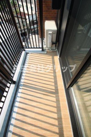 エストゥルース横浜子安のバルコニー