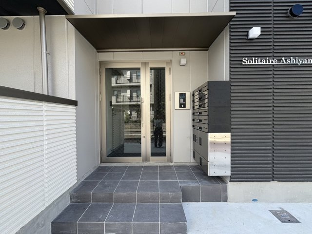 ソリティア芦屋西のエントランス