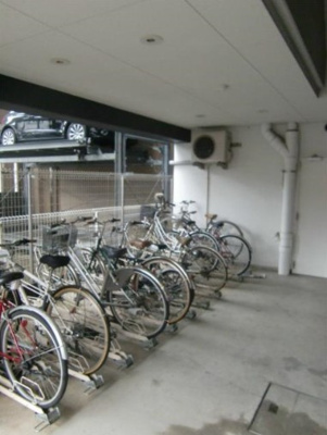 【その他共用部分】 | ラグジュアリーアパートメント東中野Ⅱ | 自転車置き場。
