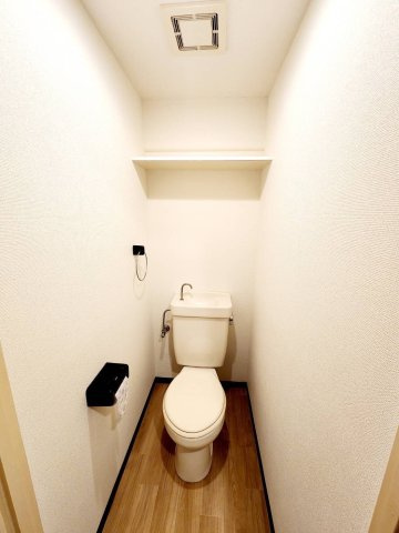 メゾンドルノン3階のトイレ|シンプルで使いやすいトイレです。