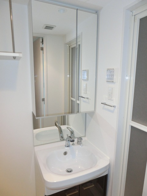 エスプレイス新大阪サウスゲートの独立洗面台