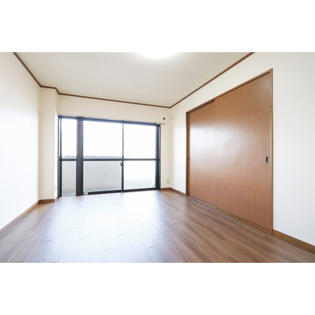 アーバンライフ北野【キャッシュバック対象物件】の洋室|使い勝手のいい洋室です