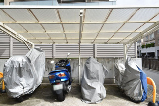 【駐車場】 | バイク置き場。空き区画の有無や駐輪料金、サイズおよび排気量規定などについては、改めてお問い合わせください。～即日のご見学可能～　お問合せはお気軽にどうぞ。