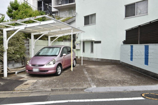 【駐車場】 | マンションの駐車場スペース。空きの有無や駐車料金、サイズ規定などについては、改めてお問い合わせください。～即日のご見学可能～　お問合せはお気軽にどうぞ。