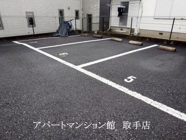 グランドソレーユの駐車場
