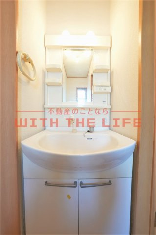 サンリバー大石【キャッシュバック対象物件】の独立洗面台|朝の支度にも助かる、独立の洗髪洗面化粧台