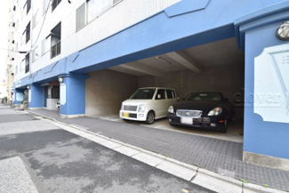 【駐車場】 | バイク置き場。空き区画の有無や駐輪料金、サイズおよび排気量規定などについては、改めてお問い合わせください。～即日のご見学可能～　お問合せはお気軽にどうぞ。
