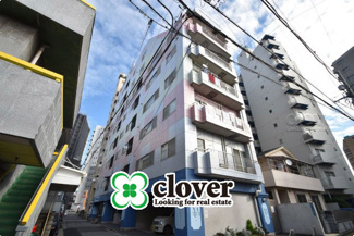 【外観】 | 手入れの行き届いた外壁やエントランスなど、「見ればわかる」レベルで清潔感を保ったマンションです。築年数を感じさせない姿で皆様をお出迎えします。～即日のご見学可能～　お問合せはお気軽にどうぞ。
