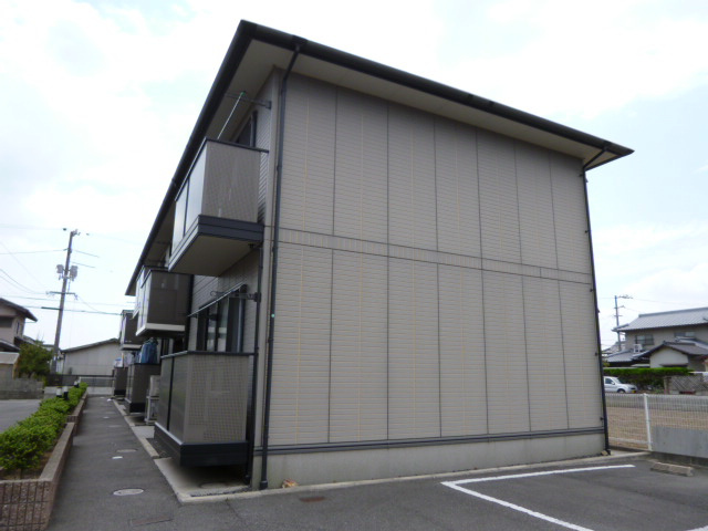 倉敷市連島町鶴新田のアパートの外観
