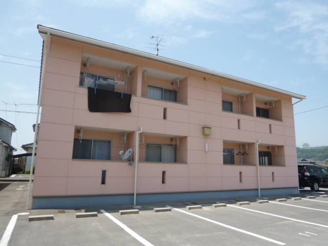 倉敷市連島町鶴新田のアパートの外観