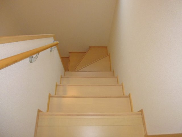 倉敷市児島下の町３丁目の一戸建ての内装|階段