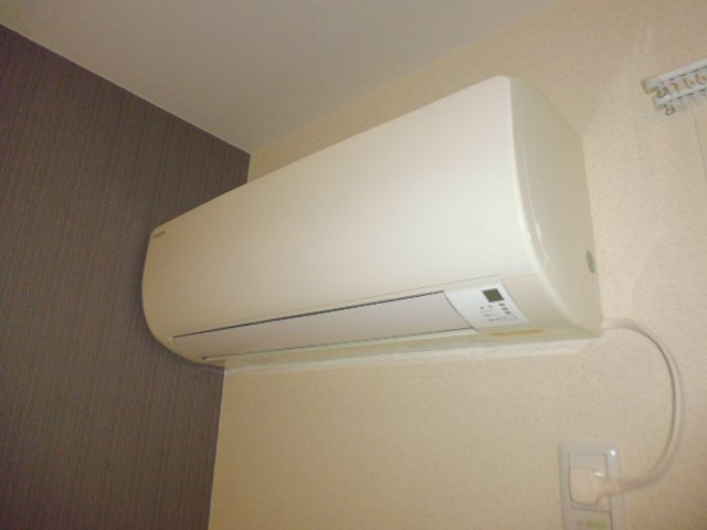倉敷市児島下の町３丁目の一戸建ての設備|エアコン