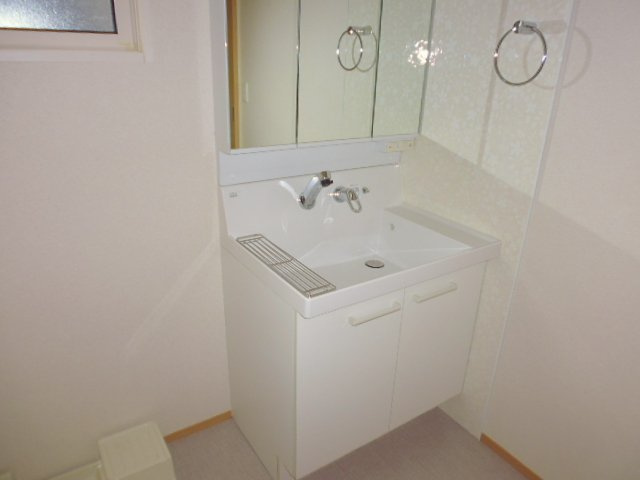 倉敷市児島下の町３丁目の一戸建ての独立洗面台|洗髪洗面化粧台